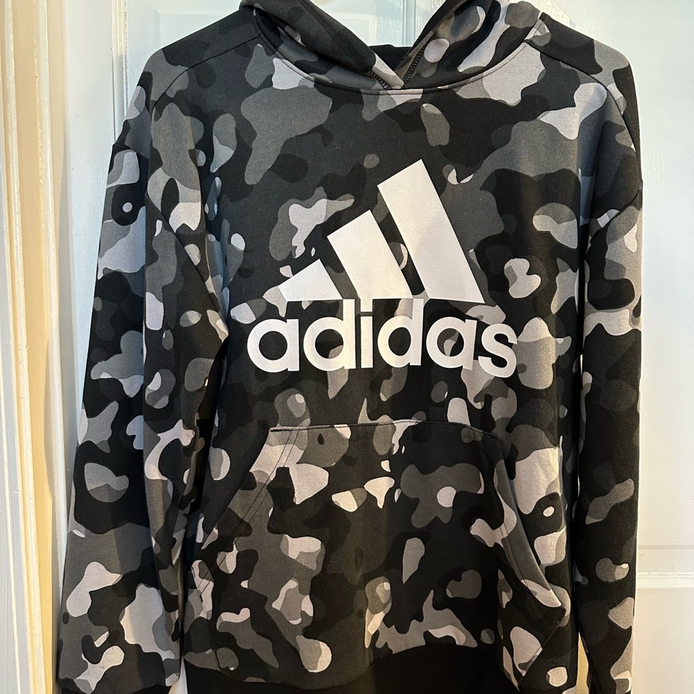 Adidas boys XL sweatshirt